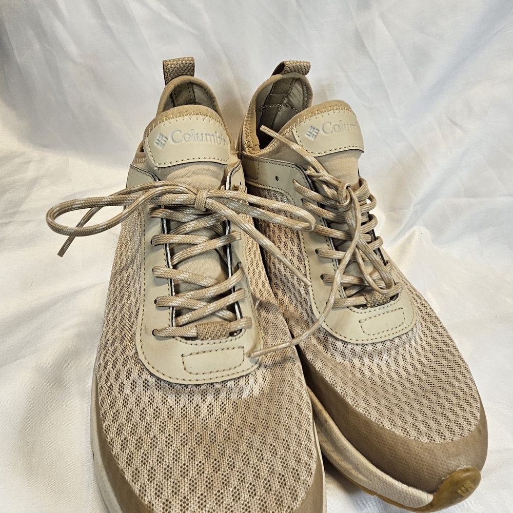 Columbia Men’s Lightweight Mesh Sneakers in‎ Tan